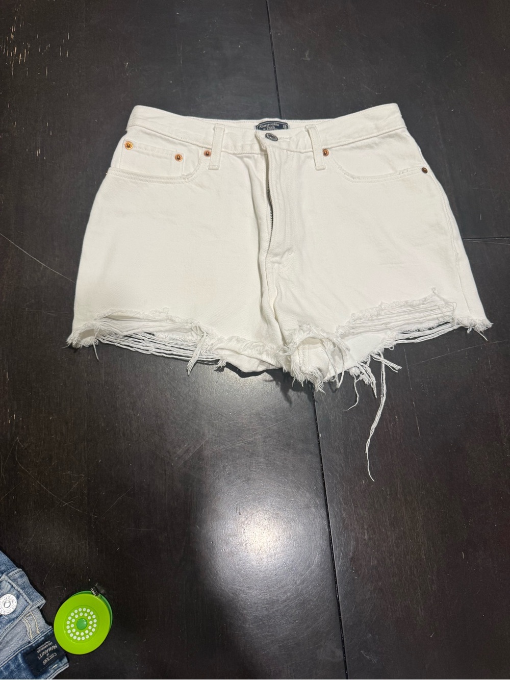 Abercrombie & Fitch High Rise Distressed Denim Shorts White Size 26 NWOT